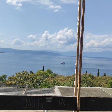 Haludovo Virtual Ruin Hotel Bungaloos Apartments And Camping, International Cooperation And Assistance For Rebirth Baracska Exterior foto