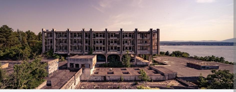 Haludovo Virtual Ruin Hotel Bungaloos Apartments And Camping, International Cooperation And Assistance For Rebirth Baracska Exterior foto